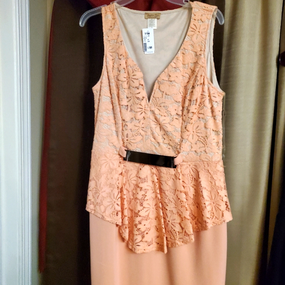 Sleeveless Lace Peplum Dress